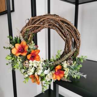 Další volný kousek 🏵️ #umelekvetiny #dekoracenamiru #dekoracedobytu #dekorace #nevonialenevadnou #venec #venecek...