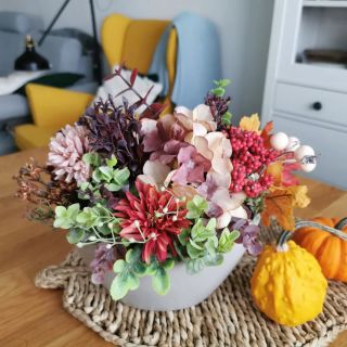 Je čas na podzimní výzdobičku 🍂🍁 Aranžmá v "loďce" může ozdobit i váš stůl 🍂🍁 #podzim #podzimnidekorace #dekorace...