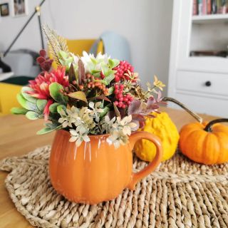 Přivítejte podzim a ozdobte si domov naším dyňovým hrnečkem 🍂🍁 #podzim #podzimnidekorace #dekorace #nevonialenevadnou...