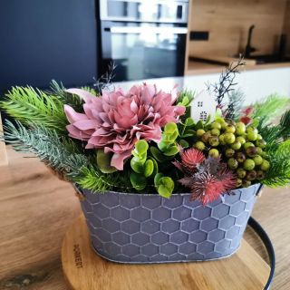 Zimní truhlík s velkým květem v různých barvách pro vás máme na www.lapuerta.cz 🪷🪷 #umelekvetiny #dekoracenamiru...